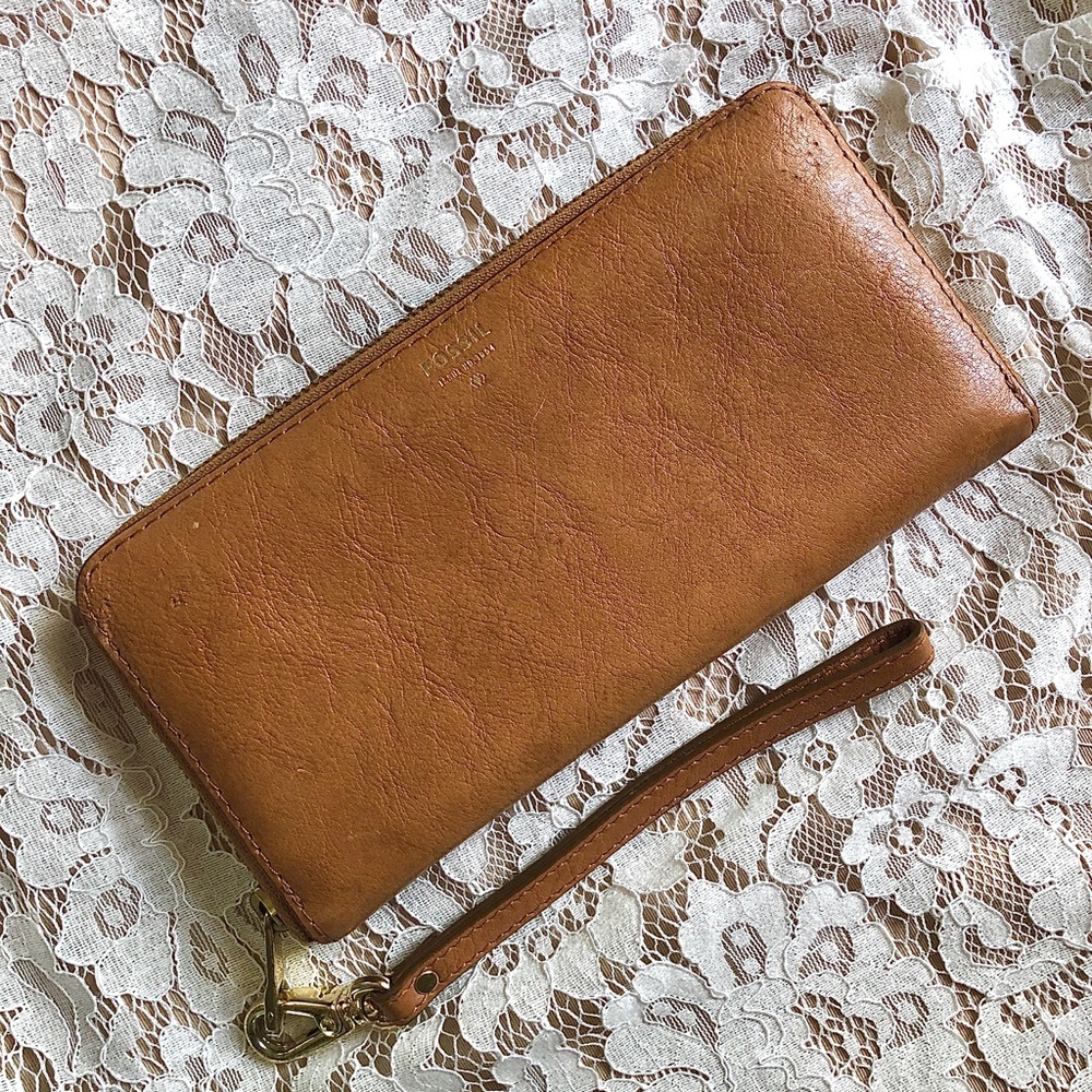 🗝Authentic Leather Fossil Wallet🗝